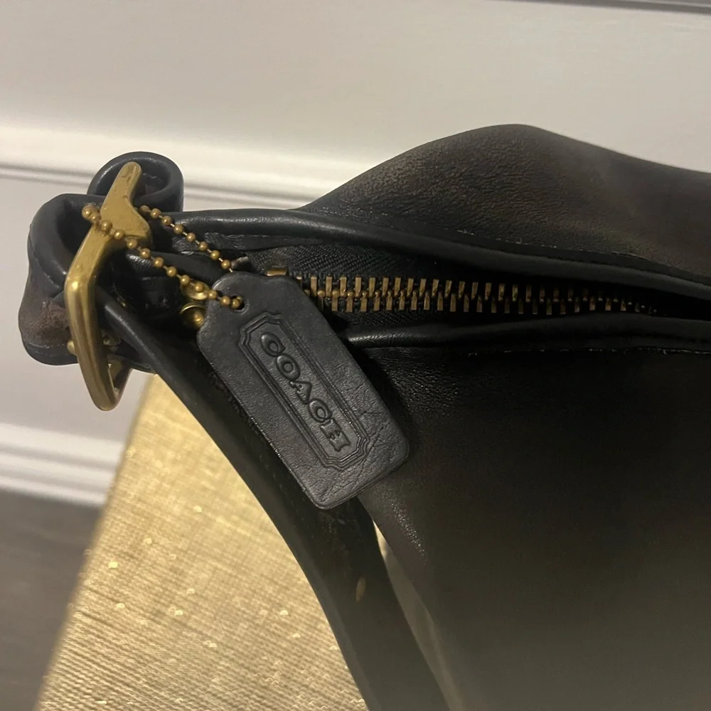 Vintage Large Coach Black Leather Bag with Brass Details.. - Picture 2 of 8